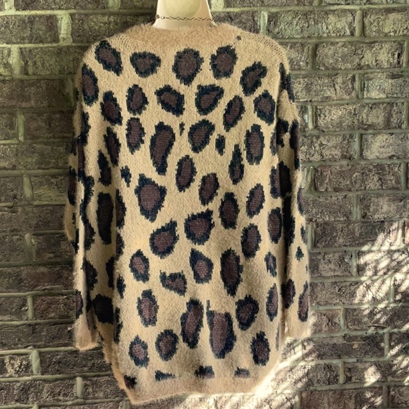Altar d state leopard print long sleeve sweater size S/M - Picture 3 of 11